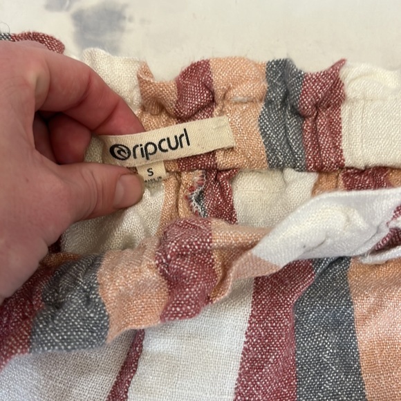Rip Curl linen shorts. So cute and comfy! Sz S. - Picture 2 of 4